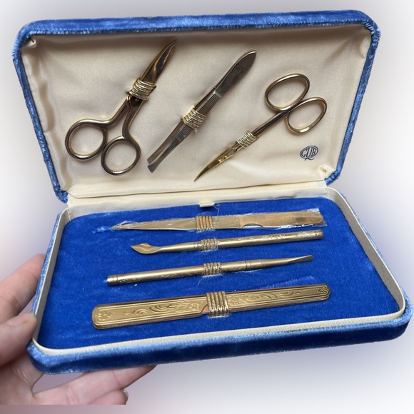 KENT-FAIRWEATHER Jewellers Fashions Toronto - Vintage Gold-tone Manicure Set - Picture 1 of 3